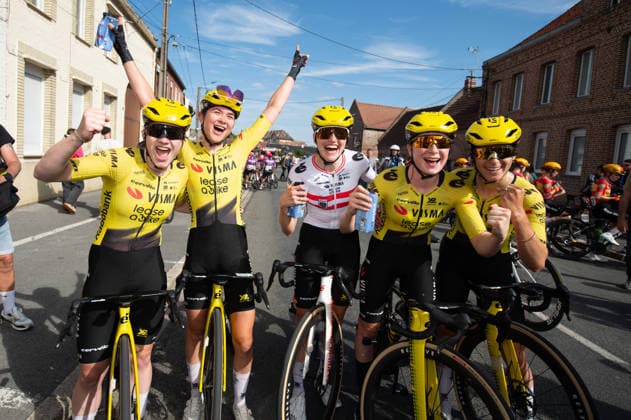 A Travers Les Hauts-de-France, Finishline Of 4th Edition Nienke Veenhoven of the Netherlands and Visma-Lease a Bike celebrates her victory in the A Travers les Hauts-de-France (UCI WE 1.1) race with her teammates. Ecourt-Saint-Quentin France  Copyright: xGautierxDemouveauxx originalFilename:demouveaux-notitle260912_npsIj.jpg