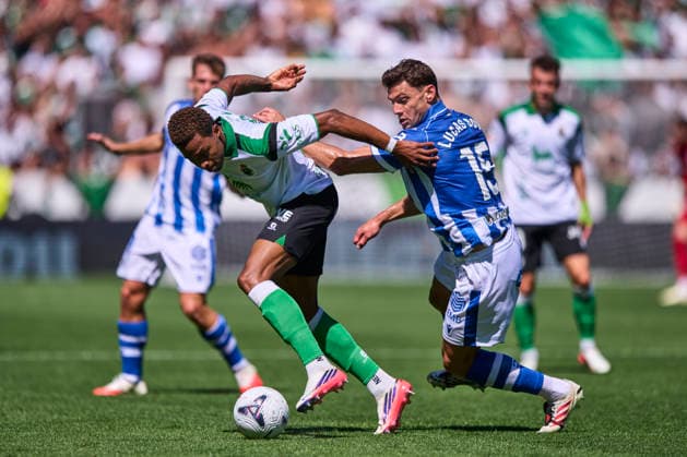 Real Racing Club de Santander v Deportivo Alaves - LaLiga EA Sports 2026 27 Jeanuel Belocian of Real Racing Club duels for the ball with Lucas Boye of Deportivo Alaves during the LaLiga EA Sports match between Real Racing Club and Deportivo Alaves at Campos de El Sardinero in Santander, Spain, on September 12, 2026. Santander Spain  Copyright: xCesarxOrtizxGonzalezx originalFilename:ortizgonzalez-realraci260912_npW9w.jpg