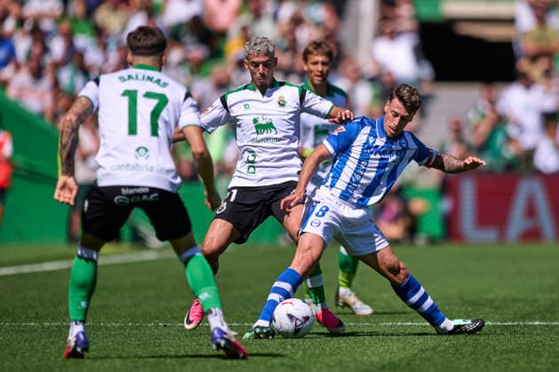 Real Racing Club de Santander v Deportivo Alaves - LaLiga EA Sports 2026 27 Antonio Blanco of Deportivo Alaves duels for the ball with Yassir Zabiri of Real Racing Club during the LaLiga EA Sports match between Real Racing Club and Deportivo Alaves at Campos de El Sardinero in Santander, Spain, on September 12, 2026. Santander Spain  Copyright: xCesarxOrtizxGonzalezx originalFilename:ortizgonzalez-realraci260912_npWT8.jpg