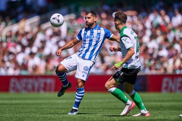 Real Racing Club de Santander v Deportivo Alaves - LaLiga EA Sports 2026 27 Jorge Salinas of Real Racing Club controls the ball during the LaLiga EA Sports match between Real Racing Club and Deportivo Alaves at Campos de El Sardinero in Santander, Spain, on September 12, 2026. Santander Spain  Copyright: xCesarxOrtizxGonzalezx originalFilename:ortizgonzalez-realraci260912_npXNA.jpg