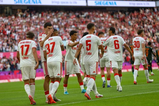 12.09.2026, GER, Fussball, Herren, Bundesliga , 1. Bundesliga, Saison 2026 2027, 1. FC Köln - SV Werder Bremen Linton Maina (1. FC Köln)Torjubel, jubelt mit seiner Mannschaft nach dem Treffer zum 1:0 *** September 12, 2026, GER, Soccer, Men s, Bundesliga, 1. Bundesliga, 2026–2027 Season, 1. FC Köln vs. SV Werder Bremen, Linton Maina, 1. FC Köln, celebrating a goal, cheering with his team after scoring the 1–0 goal Copyright: xSvenxHanischx