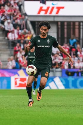 12.09.2026, xjmrgnx, Fussball 1.Bundesliga, 1.FC Koeln - SV Werder Bremen v.l. Eren Dinkci (18, Bremen) mit einem Dribbling (DFL DFB REGULATIONS PROHIBIT ANY USE OF PHOTOGRAPHS as IMAGE SEQUENCES and or QUASI-VIDEO) Koeln *** September 12, 2026, xjmrgnx, Soccer, Bundesliga 1, 1 FC Cologne vs. SV Werder Bremen, Eren Dinkci 18, Bremen with a dribble. DFL and DFB regulations prohibit any use of photographs as image sequences and or quasi-video. Cologne
