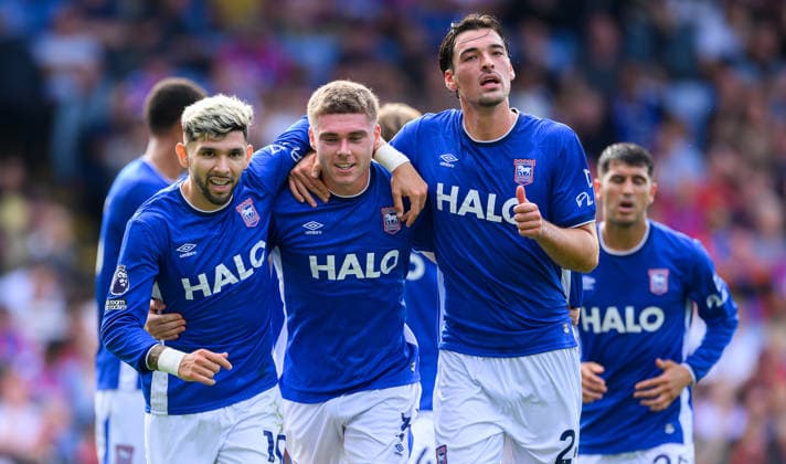 Crystal Palace v Ipswich Town Premier League Leif Davis of Ipswich Town (second left) celebrates scoring his first goal and the team™s second against Crystal Palace during the Premier League match at Selhurst Park, London 12 09 2026 UK Newspapers OUT Copyright: xGraemexWilcocksonx FIL-23935-0121