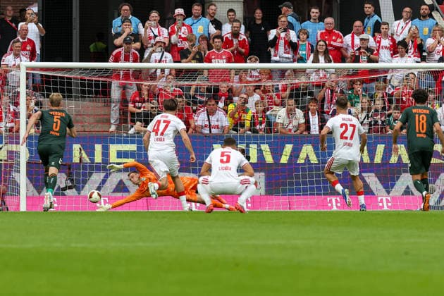 12.09.2026, GER, Fussball, Herren, Bundesliga , Saison 2026 2027, 1. FC Köln - SV Werder bremen Karl Hein (Bremen) hält den 11-Meter von Thijs Dallinga (Köln) Köln RheinEnergieSTADION Nordrhein-Westfalen Deutschland *** September 12, 2026, Germany, Soccer, Men s, Bundesliga, 2026–2027 Season, 1. FC Köln vs. SV Werder Bremen; Karl Hein (Bremen) saves Thijs Dallinga s penalty kick; Köln, RheinEnergieSTADION, North Rhine-Westphalia, Germany Copyright: xAdrianxSchlüterx