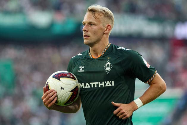 12.09.2026, GER, Fussball, Herren, Bundesliga , Saison 2026 2027, 1. FC Köln - SV Werder bremen Marco Grüll (Bremen) hat den Ball in der Hand Köln RheinEnergieSTADION Nordrhein-Westfalen Deutschland *** September 12, 2026, GER, Soccer, Men s, Bundesliga, 2026–2027 Season, 1. FC Köln vs. SV Werder Bremen, Marco Grüll, Bremen has possession, Cologne, RheinEnergieSTADION, North Rhine-Westphalia, Germany Copyright: xAdrianxSchlüterx