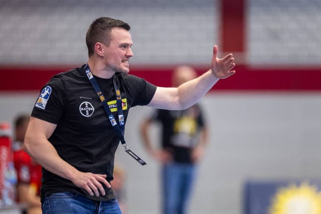 Julian Bauer, TSV Bayer Dormagen, coach gesturing; GER, TuS N Luebbecke vs. TSV Bayer Dormagen, handball, 2nd Bundesliga, Matchday 3, 2026–2027 season, September 12, 2026 GER, TuS N Luebbecke vs. TSV Bayer Dormagen, Handball, 2nd Bundesliga, Matchday 3, 2026–2027 season, September 12, 2026 Luebbecke Copyright: xEibner-Pressefoto JanxRollingerx EP_JSK