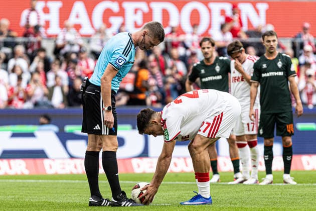 1.Bundesliga: 1. FC Köln - SV Werder Bremen; 12.09.2026 Thijs Dallinga (1. FC Köln, 27), Florian Exner (Schiedsrichter, Münster), Elfmeter. 1.Fußball Bundesliga 3. Spieltag: 1. FC Köln - SV Werder Bremen; RheinEnergieStadion, Köln; 12.09.2026 DFL regulations prohibit any use of photographs as image sequences and or quasi video. *** 1 Bundesliga 1 FC Cologne SV Werder Bremen September 12, 2026 Thijs Dallinga 1 FC Cologne, 27, Florian Exner (referee), Münster, penalty kick 1 Soccer Bundesliga Matchday 3 1 FC Cologne SV Werder Bremen RheinEnergieStadion, Cologne September 12, 2026 DFL regulations prohibit any use of photographs as image sequences and or quasi-video Copyright: xBEAUTIFULxSPORTS Buriakovx