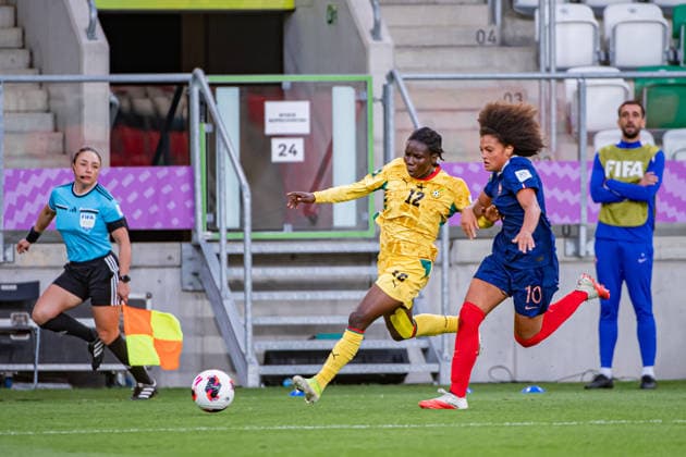 September 12, 2026, Sosnowiec, Silesian Voivodeship, Poland: OSEI IVY OWUSU of Ghana (L) runs with the ball during the FIFA U20 Womens World Cup Poland 2026 match between Ghana versus France at ArcelorMittal Park Sosnowiec Poland - ZUMAs385 20260912_zsp_s385_058 Copyright: xLeopoldxSoglox