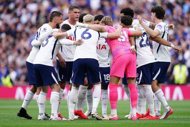 Tottenham Hotspur v Everton - Premier League 2026 27 Tottenham players wait ahead of kick-off during the Premier League match between Tottenham Hotspur and Everton at Tottenham Hotspur Stadium in London, United Kingdom, on September 12, 2026. United Kingdom  Copyright: xNewsxImagesx originalFilename:cosgrove-premierl260912_npUoY.jpg