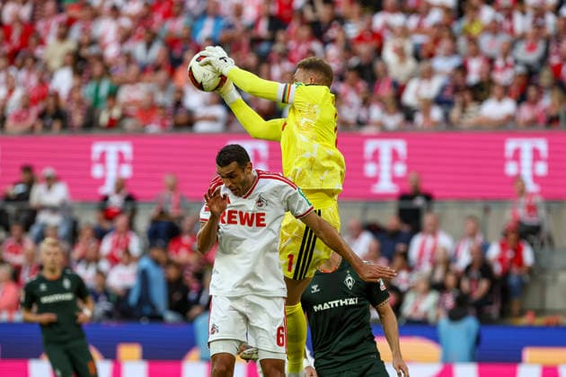 12.09.2026, GER, Fussball, Herren, Bundesliga , Saison 2026 2027, 1. FC Köln - SV Werder bremen Marvin Schwäbe (Köln) fängt den Ball Köln RheinEnergieSTADION Nordrhein-Westfalen Deutschland *** September 12, 2026, GER, Soccer, Men s, Bundesliga, 2026–2027 Season, 1. FC Köln vs. SV Werder Bremen, Marvin Schwäbe (Köln) catches the ball, Köln RheinEnergieSTADION, North Rhine-Westphalia, Germany Copyright: xAdrianxSchlüterx