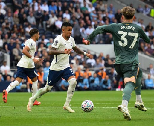 Tottenham Hotspur v Everton Premier League Savio of Tottenham Hotspur in possession during the Premier League match at Tottenham Hotspur Stadium, London 12 09 2026 UK Newspapers OUT Copyright: xMalcolmxFellx FIL-23937-0031