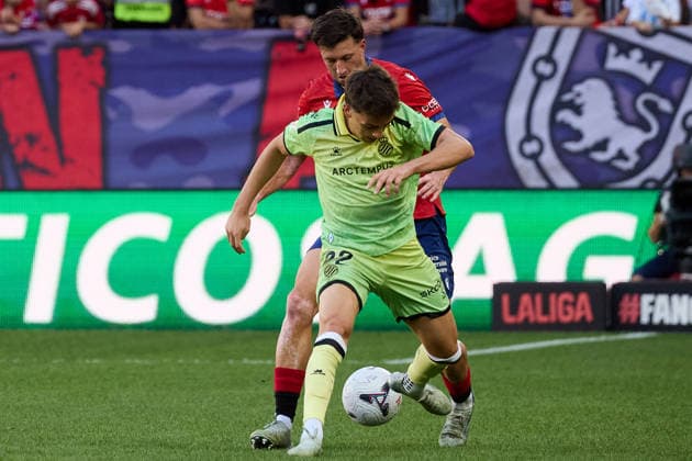LaLiga EA Sports 2026–27 CA Osasuna vs. RCD Espanyol Alex Calatrava 22 (ESP) battles for the ball with Abel Bretones 23 (OSA) during the LaLiga EA Sports match between CA Osasuna and RCD Espanyol played at El Sadar in Pamplona. Credit: Inigo Alzugaray, LOF Agency, Pamplona LaLiga EA Sports 2026-27 CA Osasuna vs. RCD Espanyol Copyright: xCredit:xInigoxAlzugarayx xAgencix