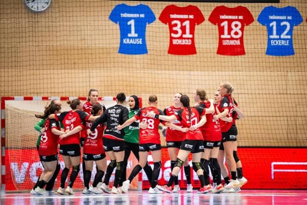 WOMEN S HANDBALL 2026–2027, 3rd Bundesliga, Matchday 1: THC FRISCH AUF GÖPPINGEN ** FOR EDITORIAL PURPOSES ONLY ** EDITORIAL USE ONLY ** p 12 09 2026 Bad Langensalza Women’s Handball 1st Bundesliga Women’s Season 2026–2027 Salzhalle Matchday 3 Thüringer HC FRISCH AUF Göppingen in the photo The THC women celebrate their victory with the fans Germany Thuringia Bad Langensalza Copyright SaschaxFromm Copyright: SaschaxFromm doc87kmo8wi55youeprqid ,EDITORIAL USE ONLY Copyright: SaschaxFromm