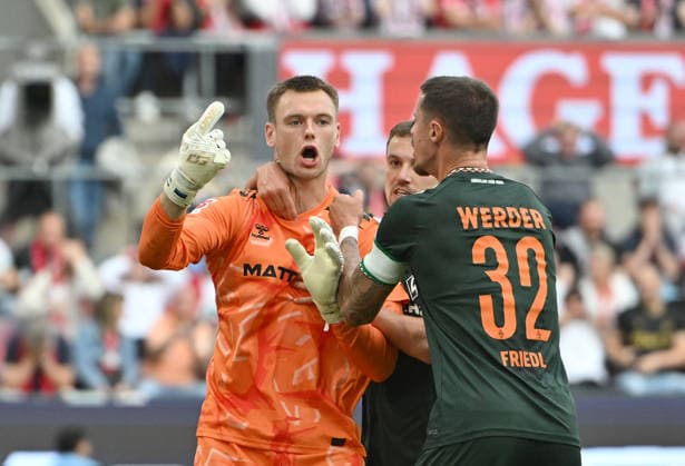 Jubel Bremen (l-r) Torwart Karl Hein (Werder Bremen), Marco Friedl (Werder Bremen) nach dem gehaltenen Elfmeter, Fussball 1. Bundesliga, 3.Spieltag, 1. FC Koeln - SV Werder Bremen, am 12.09.2026 in Koeln Deutschland. DFL regulations prohibit any use of photographs as image sequences and or quasi-video Â *** Celebration in Bremen: Goalkeeper Karl Hein of Werder Bremen and Marco Friedl of Werder Bremen after saving a penalty kick; Soccer, Bundesliga 1, Matchday 3, 1. FC Köln vs. SV Werder Bremen, on September 12, 2026, in Cologne, Germany. DFL regulations prohibit any use of photographs as image sequences and or quasi-video.