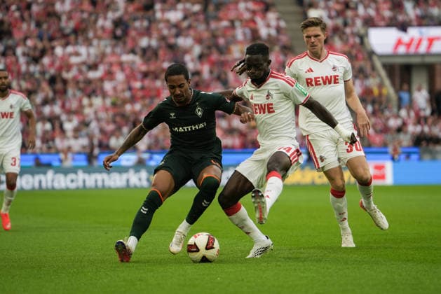 Deutschland: 1.Bundesliga 2026 2027 3. Spieltag, 1.FC Köln vs SV Werder Bremen, Samstag, 12.09.2026 RheinEnergieStadion (Köln, Nordrhein-Westfalen, Deutschland) Arthur (SV Werder Bremen, 13) im Zweikampf gegen Gideon Mensah (1. FC Köln, 14) *** Germany 1 Bundesliga 2026–2027, Matchday 3, 1 FC Köln vs. SV Werder Bremen, Saturday, September 12, 2026, RheinEnergieStadion, Cologne, North Rhine-Westphalia, Germany. Arthur (SV Werder Bremen) battles Gideon Mensah (1 FC Köln), 13, 14 Copyright: xMerlexKölkingx