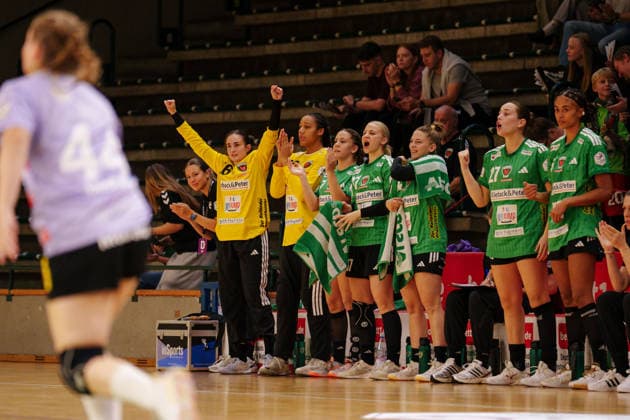 2 Alsco Women s Handball Bundesliga, Matchday 3: Füchse Berlin vs. Rostocker Handball Club. Jubilation on the Füchse Berlin bench on September 12, 2026, at the Charlottenburg Sports Hall, Berlin, Berlin, Charlottenburg Sports Hall, Berlin, Germany