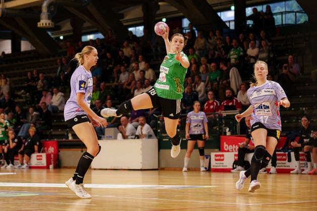 2 Alsco Women s Handball Bundesliga, Matchday 3: Füchse Berlin vs. Rostocker Handball Club; Moana Thelemann of Füchse Berlin, No. 18, taking a jump shot on September 12, 2026, at the Charlottenburg Sports Hall, Berlin, Berlin, Charlottenburg Sports Hall, Berlin, Germany
