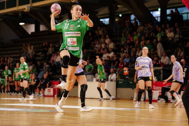 2 Asco Women s Handball Bundesliga, Matchday 3: Füchse Berlin vs. Rostocker Handball Club Leoni Baßiner. Füchse Berlin, 77, on a jump shot on September 12, 2026, at the Charlottenburg Sports Hall, Berlin, Berlin, Berlin, Charlottenburg Sports Hall, Berlin, Germany