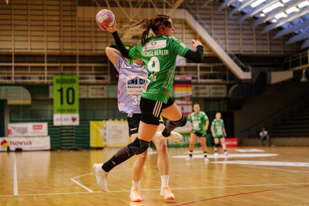 2 Alsco Women s Handball Bundesliga, Matchday 3: Füchse Berlin vs. Rostocker Handball Club. Anaïs Gouveia of Füchse Berlin, No. 9, taking a jump shot on September 12, 2026, at the Charlottenburg Sports Hall, Berlin, Berlin, Germany