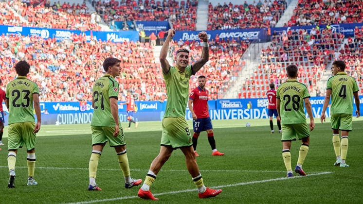 LaLiga EA Sports 2026–27 CA Osasuna vs. RCD Espanyol Roberto Fernández 9 (ESP) celebrates his goal (0–2) during the LaLiga EA Sports match between CA Osasuna and RCD Espanyol played at El Sadar in Pamplona Omar El Hilali 23 (ESP) L, Roger Hinojo 21 ESP, Inigo Arguibide 27 OSA, Javi Hernandez 28 (ESP), and Urko Gonzalez de Zarate 4 (ESP, R) are also visible in the image. Credit: Inigo Alzugaray, Agencia LOF, Pamplona. LaLiga EA Sports 2026–27: CA Osasuna vs. RCD Espanyol Copyright: xCredit:xInigoxAlzugarayx xAgencix