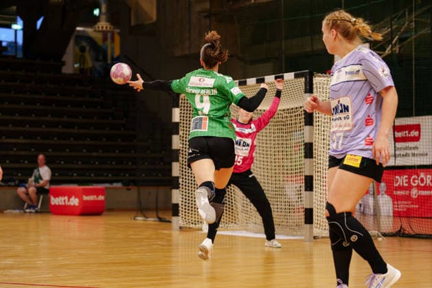 2 Alsco Women s Handball Bundesliga, Matchday 3: Füchse Berlin vs. Rostocker Handball Club. Anaïs Gouveia of Füchse Berlin, No. 9, taking a jump shot on September 12, 2026, at the Charlottenburg Sports Hall, Berlin, Germany.