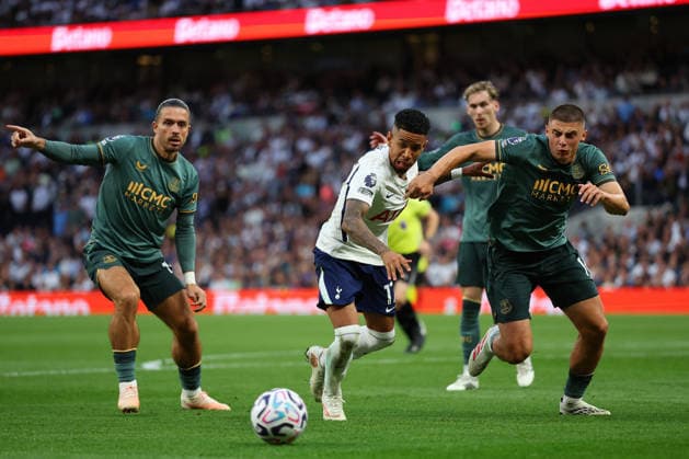 12th September 2026; Tottenham Hotspur Stadium, London, England; Premier League Football, Tottenham Hotspur versus Everton; Savio of Tottenham Hotspur under pressure from Vitaliy Mykolenko of Everton JohnxPatrickxFletcher