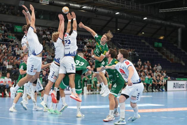 Handball, HBL2: SC DHfK Leipzig vs. VfL Lübeck Schwartau, September 12, 2026; Blaer Hinriksson 24; SC DHfK Leipzig shoots against the defensive block. Handball, 2nd Bundesliga, 2026–2027 season, Matchday 3: SC DHfK Leipzig vs. VfL Lübeck Schwartau on September 12, 2026, at the Quarterback Immobilien Arena Leipzig Copyright: xBEAUTIFULxSPORTS JanxKaeferx