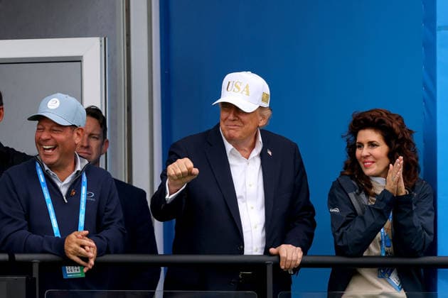 2026 Amgen Irish Open - Third Round, Trump International Golf Links, Doonbeg 12 9 2026 President of the United States of America Donald Trump makes a gesture to Rory McIlroy after finishing his round on the eighteenth Donald Trump makes a gesture to Rory McIlroy after finishing his round on the eighteenth 12 9 2026  Copyright: xx BB3_7483