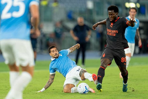 SS Lazio v AC Milan - Serie A Enilive Yunus Musah of AC Milan and Mattia Zaccagni of SS Lazio compete for the ball during the Serie A Enilive match between SS Lazio and AC Milan at Olympic Stadium on September 12, 2026 in Rome, Italy Rome Olympic Stadium Lazio Italy Copyright: xGiuseppexMaffiax 20260912_193751_SerieA_Lazio-Milan_LIA03329