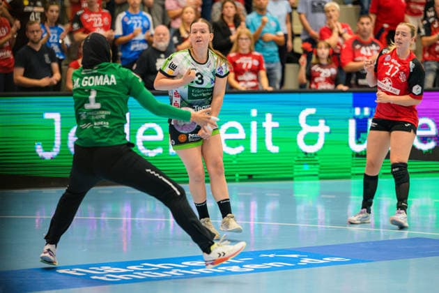 Maie Gomaa (Thüringer HC), No. 01, blocks the final shot of the game by Nicola Merz (Frisch Auf Göppingen), No. 23 GER; Thüringer HC vs. FRISCH AUF Göppingen, Handball, Alsco Women’s Handball Bundesliga, 2026–2027 season, Matchday 3, Saturday, 6:00 p.m., September 12, 2026 GER, Thuringer HC vs. FRISCH AUF Göppingen, Handball, Alsco Women’s Handball Bundesliga, 2026–2027 season, Matchday 3, Saturday, 6:00 p.m., September 12, 2026, Bad Langensalza Copyright: xMartinxHerbstx
