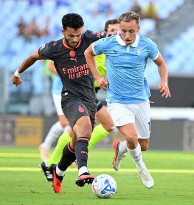 IPA88449740 - Lazio s Davide Frattesi battles for the ball with Milan s Gonzalo Ramos during the 2026–2027 Italian Serie A match between SS Lazio and AC Milan at the Olympic Stadium in Rome on September 12, 2026.  Copyright: xFabrizioxCorradetti IPAxSportx xx IPA88449740