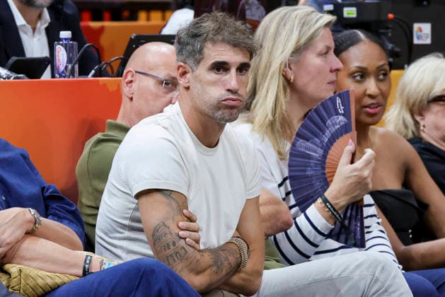Javier Martinez, a former professional soccer player for FC Bayern Munich, looks dejected during the FIBA Women s Basketball World Cup Germany 2026 semifinal match between Spain and the United States at the Berlin Arena on September 12, 2026, in Berlin, Germany. Photo by Marco Steinbrenner, DeFodi Images