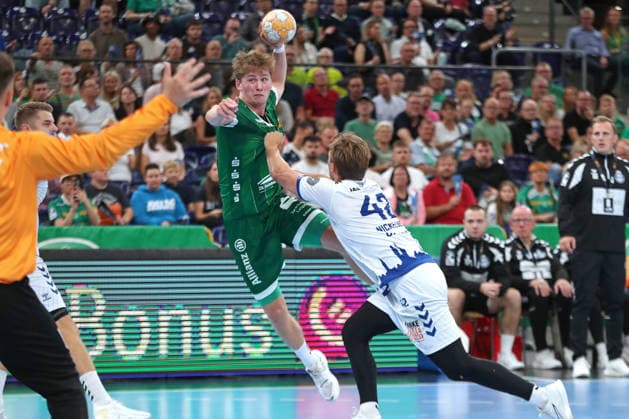 Handball, HBL2 SC DHfK Leipzig vs. VfL Lübeck Schwartau, September 12, 2026—Finn Schroven (19) of SC DHfK Leipzig is challenged by Einar Nickelsen (42) of Lübeck Schwartau. Handball, 2nd Bundesliga, 2026–2027 season, Matchday 3: SC DHfK Leipzig vs. VfL Lübeck Schwartau on September 12, 2026, at the Quarterback Immobilien Arena in Leipzig Copyright: xBEAUTIFULxSPORTS JanxKaeferx