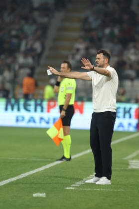 KONYA, TURKEY - SEPTEMBER 12: Coach Huseyin Cimsir of Trabzonspor during the Turkish Super League 2026 27 match between Konyaspor and Trabzonspor at Medas Konya Buyuksehir Stadium on September 12, 2026 in Konya, Turkey. Konya Turkey Copyright: xSeskimphotox Konya-Trabzon-1209 (6)
