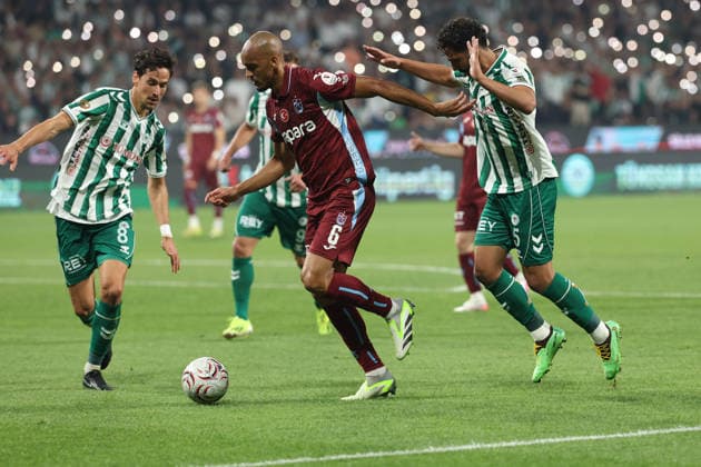 KONYA, TURKEY - SEPTEMBER 12: Marko Jevtovic (8) , Ugurcan Yazgili (R) of Konyaspor and Fabio Henrique Tavares ( Fabinho ) (6) of Trabzonspor battle for the ball during the Turkish Super League 2026 27 match between Konyaspor and Trabzonspor at Medas Konya Buyuksehir Stadium on September 12, 2026 in Konya, Turkey. Konya Turkey Copyright: xSeskimphotox Konya-Trabzon-1209 (15)