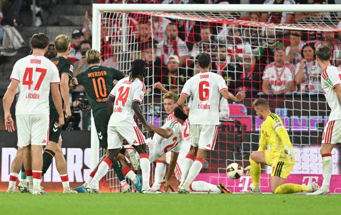 Niclas Fuellkrug (Füllkrug)(Werder Bremen, Nr. 10) schiesst das Tor zum 1:1, Aktion, gegen Torwart Marvin Schwaebe (1. FC Köln). Fussball 1. Bundesliga, 3.Spieltag, 1. FC Koeln - SV Werder Bremen 1:1, am 12.09.2026 in Koeln Deutschland. DFL regulations prohibit any use of photographs as image sequences and or quasi-video Â *** Niclas Füllkrug (No. 10) of Werder Bremen scores the goal to tie the game at 1-1, in action against goalkeeper Marvin Schwaebe of 1. FC Köln, Bundesliga, Matchday 3, 1. FC Köln vs. SV Werder Bremen 1–1, on September 12, 2026, in Cologne, Germany. DFL regulations prohibit any use of photographs as image sequences and or quasi-video.
