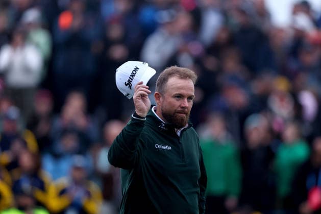 2026 Amgen Irish Open - Third Round, Trump International Golf Links, Doonbeg 12 9 2026 Shane Lowry waves to the crowd after finishing his third round on the eighteenth Shane Lowry waves to the crowd after finishing his third round on the eighteenth 12 9 2026  Copyright: xx BB3_8694