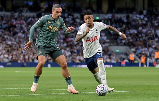 Tottenham Hotspur V Everton. Premier League. Jack Grealish (Everton) and Savio (Spurs) during the Tottenham Hotspur V Everton Premier League match at the Tottenham Hotspur Stadium, London. This Image is for EDITORIAL USE ONLY. Licence required from the Football DataCo for any other use. Tottenham Tottenham Hotspur Stadium UK Copyright: xMartinxDaltonx Spurs_Everton_120926_MD_50