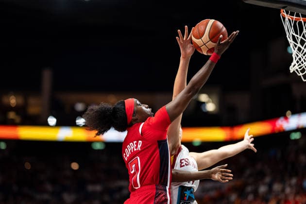 Kahleah Copper (USA), No. 7, on a layup; Raquel Carrera (Spain), No. 14; GER, Spain vs. USA, Basketball, 2026 FIBA Women s World Cup, Semifinal, September 12, 2026, Spain vs. USA, Basketball, 2026 FIBA Women’s World Cup, Semifinal, September 12, 2026, Berlin Copyright: xEibner-Pressefoto MaxxVincenx EP_MVN