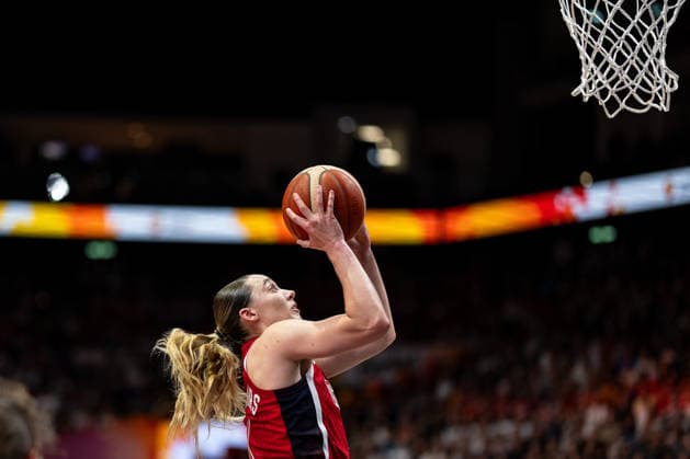 Paige Bueckers (USA), No. 4, making a layup, GER, Spain vs. USA, Basketball, 2026 FIBA Women’s World Cup, Semifinal, September 12, 2026, GER, Spain vs. USA, Basketball, 2026 FIBA Women’s World Cup, Semifinal, September 12, 2026, Berlin Copyright: xEibner-Pressefoto MaxxVincenx EP_MVN