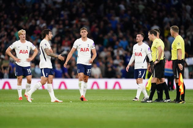 Premier League: Tottenham Hotspur v Everton Tottenham Hotspur players at full time during the Premier League match Tottenham Hotspur vs Everton at Tottenham Hotspur Stadium, London, United Kingdom on 12 September 2026 (Photo by Harvey Murphy News Images) Copyright: xHarveyxMurphy NewsxImagesx