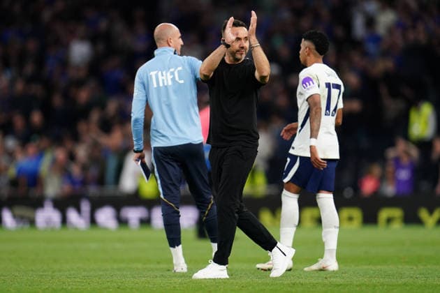 Premier League: Tottenham Hotspur v Everton Roberto De Zerbi manager of Tottenham Hotspur applauds home support at full time during the Premier League match Tottenham Hotspur vs Everton at Tottenham Hotspur Stadium, London, United Kingdom on 12 September 2026 (Photo by Harvey Murphy News Images) Copyright: xHarveyxMurphy NewsxImagesx