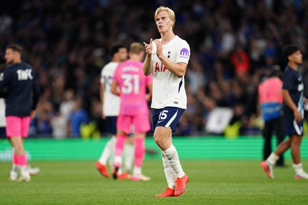 Premier League: Tottenham Hotspur v Everton Lucas Bergvall of Tottenham Hotspur at full time during the Premier League match Tottenham Hotspur vs Everton at Tottenham Hotspur Stadium, London, United Kingdom on 12 September 2026 (Photo by Harvey Murphy News Images) Copyright: xHarveyxMurphy NewsxImagesx