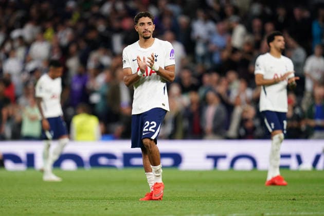 Premier League: Tottenham Hotspur v Everton Omar Marmoush of Tottenham Hotspur applauds home support at full time during the Premier League match Tottenham Hotspur vs Everton at Tottenham Hotspur Stadium, London, United Kingdom on 12 September 2026 (Photo by Harvey Murphy News Images) Copyright: xHarveyxMurphy NewsxImagesx