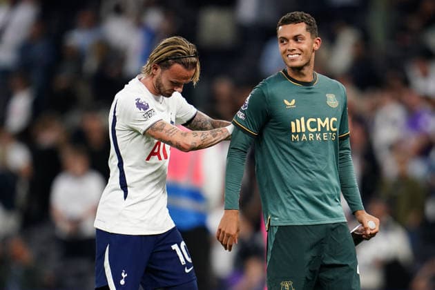 Premier League: Tottenham Hotspur v Everton James Maddison of Tottenham Hotspur and Brennan Johnson of Everton at full time during the Premier League match Tottenham Hotspur vs Everton at Tottenham Hotspur Stadium, London, United Kingdom on 12 September 2026 (Photo by Harvey Murphy News Images) Copyright: xHarveyxMurphy NewsxImagesx