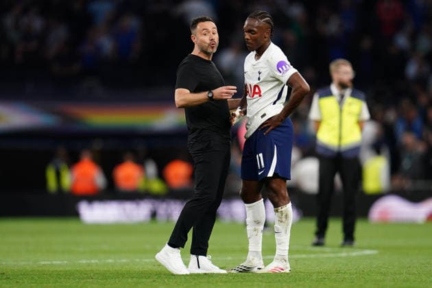 Premier League: Tottenham Hotspur v Everton Roberto De Zerbi manager of Tottenham Hotspur and Mathys Tel of Tottenham Hotspur at full time during the Premier League match Tottenham Hotspur vs Everton at Tottenham Hotspur Stadium, London, United Kingdom on 12 September 2026 (Photo by Harvey Murphy News Images) Copyright: xHarveyxMurphy NewsxImagesx