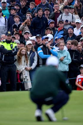 2026 Amgen Irish Open - Third Round, Trump International Golf Links, Doonbeg 12 9 2026 The Crowd watch on as Shane Lowry lines up his putt The Crowd watch on as Shane Lowry lines up his putt 12 9 2026  Copyright: xx BB3_8456_1