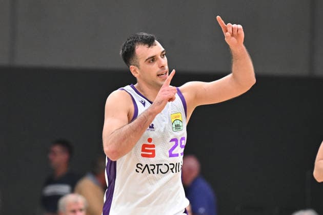 BG Göttingen vs. SYNTAINICS MBC, September 12, 2026, Göttingen Basketball BBL Cup, BG Göttingen vs. SYNTAINICS MBC, 1st Round, Sparkassen Arena; Omar Pajic of BG Göttingen raises his arms; Göttingen, Lower Saxony, Germany