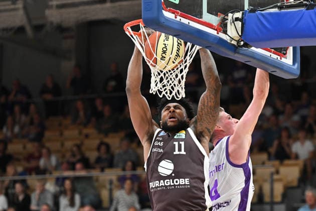 BG Göttingen vs. SYNTAINICS MBC, September 12, 2026, Göttingen Basketball BBL Cup, BG Göttingen vs. SYNTAINICS MBC, Round 1, Sparkassen Arena; Anthony Gaines of SYNTAINICS MBC dunks in Göttingen, Lower Saxony, Germany