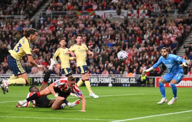 Dan Ballard of Sunderland heads the ball at goal Sunderland v Arsenal, Premier League, Football, Football, Stadium of Light, Sunderland, UK - 12 Sep 2026Sunderland Stadium of Light United Kingdom EDITORIAL USE ONLY No use with unauthorised audio, video, data, fixture lists, club league logos or live services. Online in-match use limited to 120 images, no video emulation. No use in betting, games or single club league player publications.  Copyright: xRichardxLee Shutterstockx 17144590v